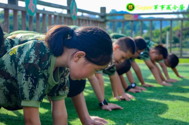 中小学生军事夏令营